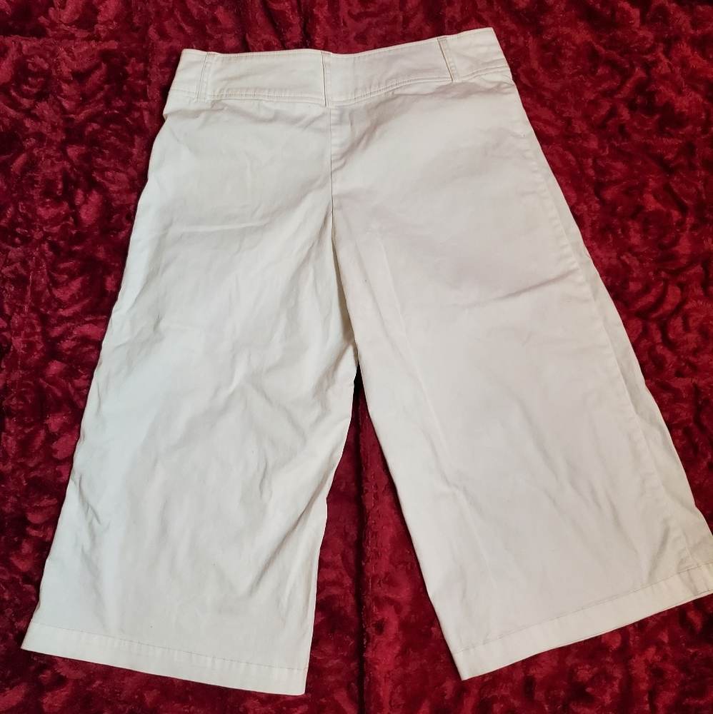 WHITE WIDE LEG CAPRIS! - Picture 3 of 13